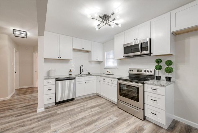 811 Denton Drive, Euless, TX 76039