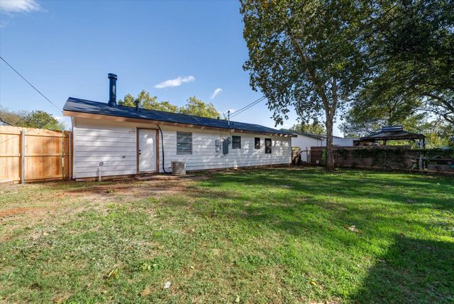 811 Denton Drive, Euless, TX 76039