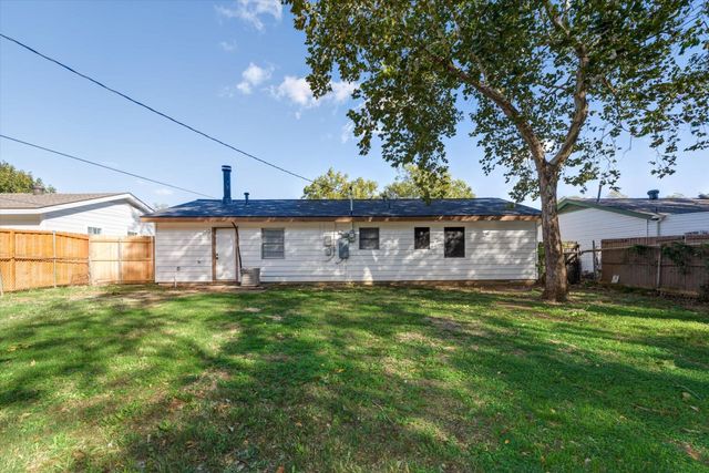 811 Denton Drive, Euless, TX 76039