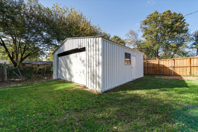 811 Denton Drive, Euless, TX 76039