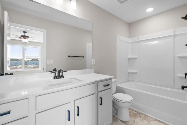208 W Fallow Ct, Clarksville, TN 37040