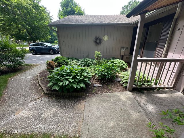 75 Arrow Wood Place, Malta, NY 12020