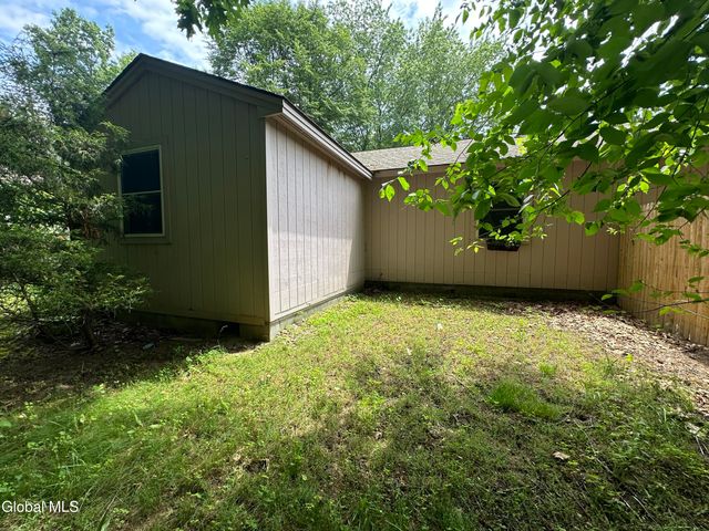 75 Arrow Wood Place, Malta, NY 12020