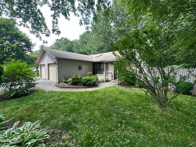 75 Arrow Wood Place, Malta, NY 12020