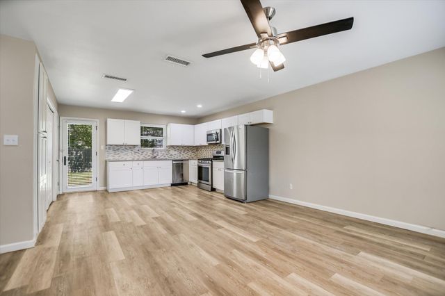 6026 Bluebell CIR, Austin, TX 78741
