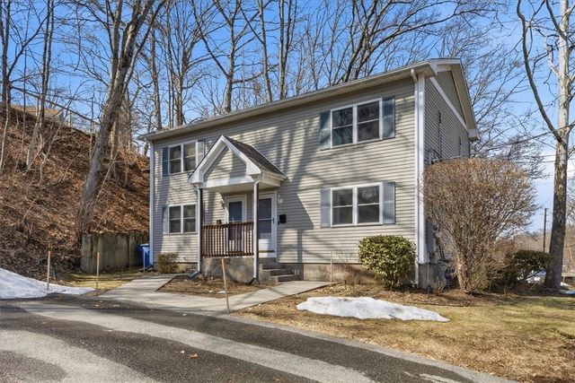 131 New River Road, Lincoln, RI 02838