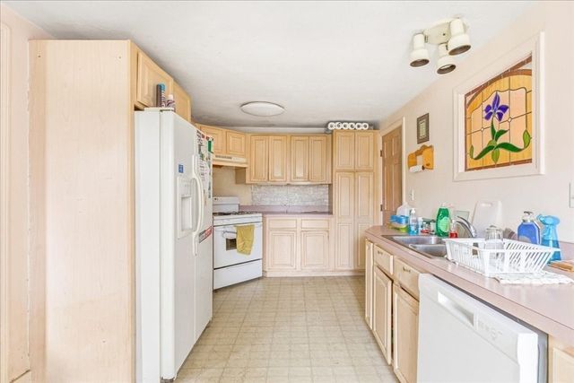 32 Elm Avenue, Holbrook, MA 02343