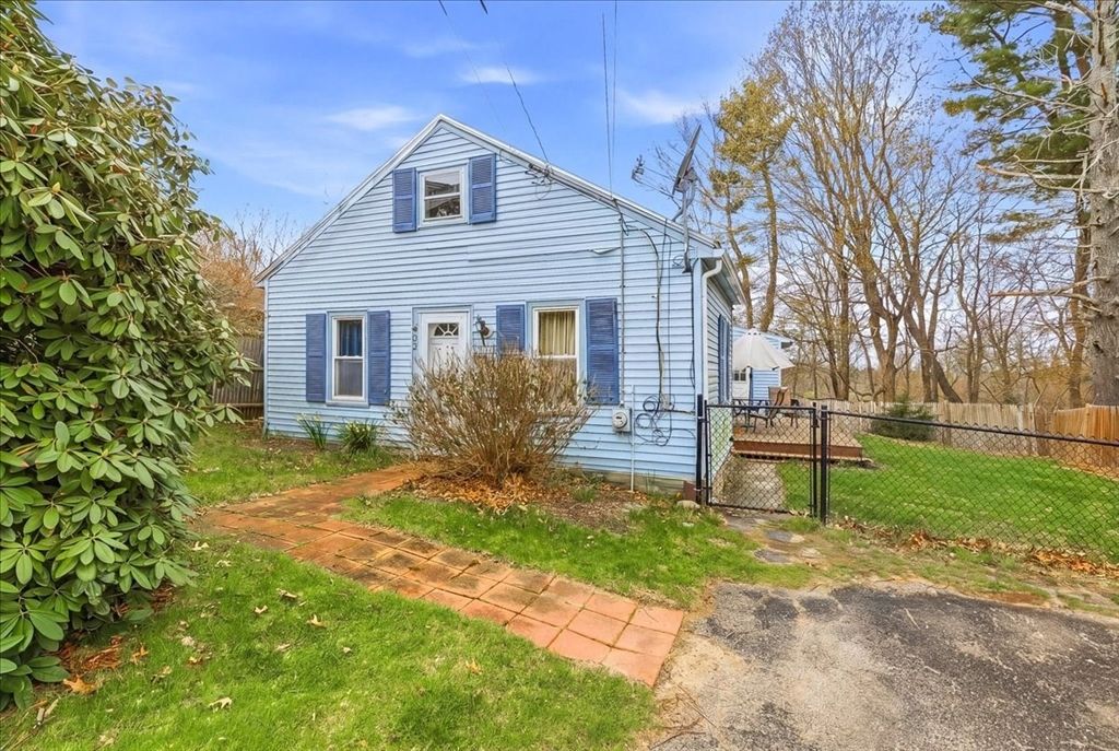 32 Elm Avenue, Holbrook, MA 02343