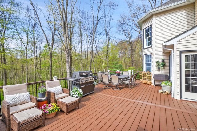 61 Hallocks Run, Somers, NY 10589