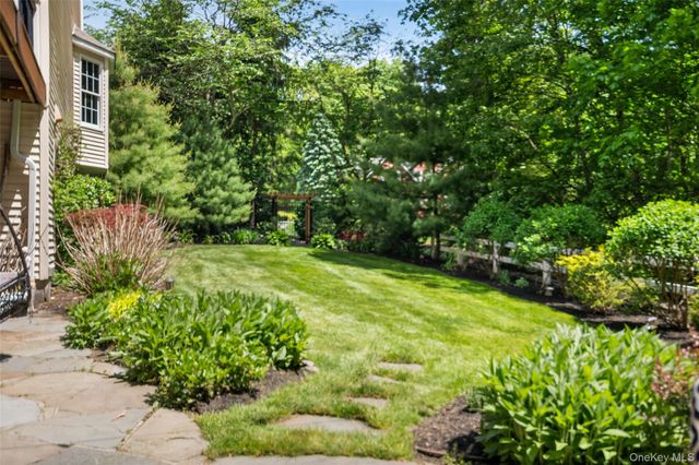 61 Hallocks Run, Somers, NY 10589
