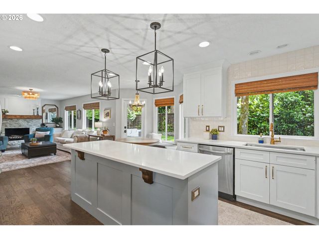 4004 MELISSA Dr, Lake Oswego, OR 97034