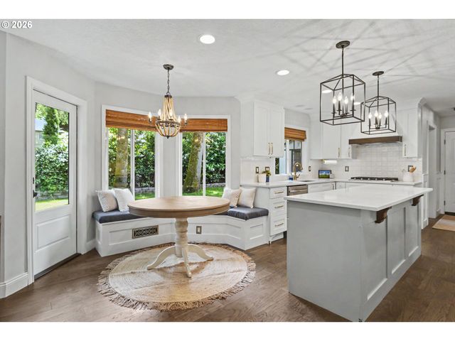 4004 MELISSA Dr, Lake Oswego, OR 97034