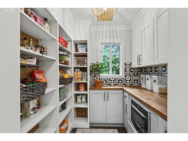 4004 MELISSA Dr, Lake Oswego, OR 97034