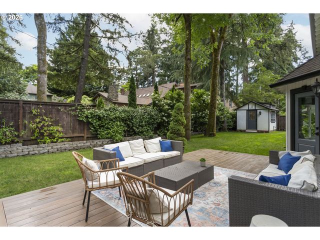 4004 MELISSA Dr, Lake Oswego, OR 97034