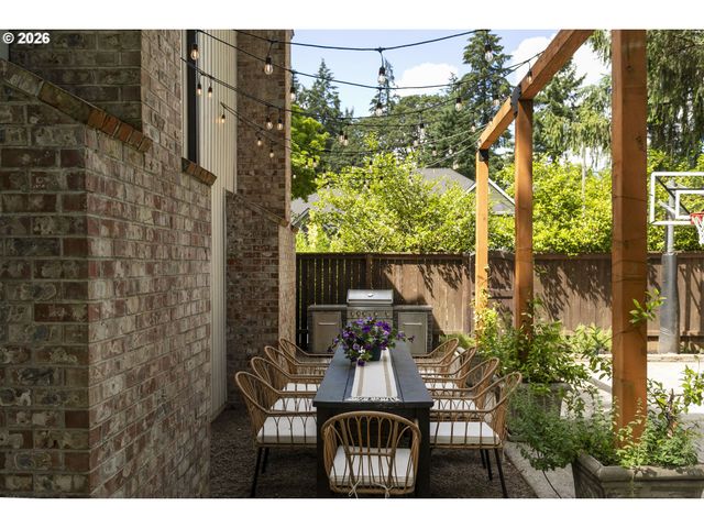4004 MELISSA Dr, Lake Oswego, OR 97034