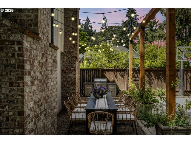 4004 MELISSA Dr, Lake Oswego, OR 97034