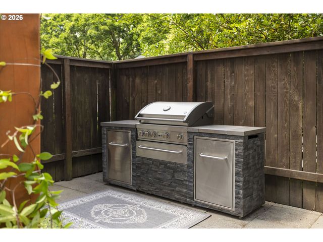 4004 MELISSA Dr, Lake Oswego, OR 97034