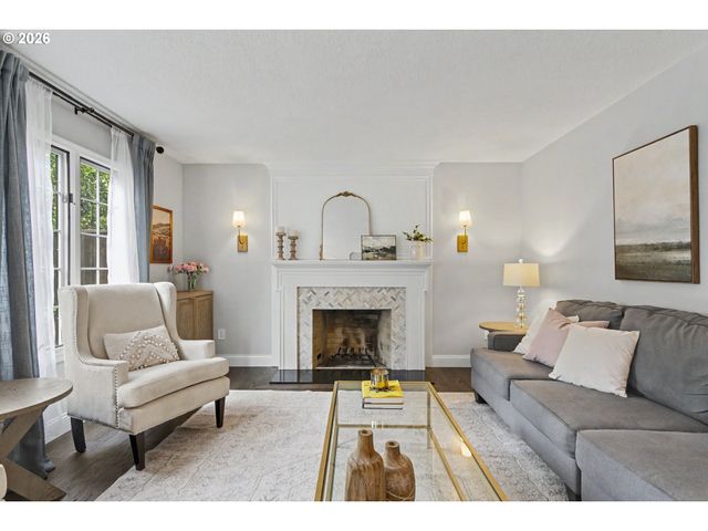 4004 MELISSA Dr, Lake Oswego, OR 97034