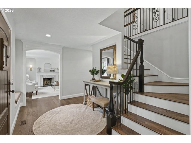 4004 MELISSA Dr, Lake Oswego, OR 97034