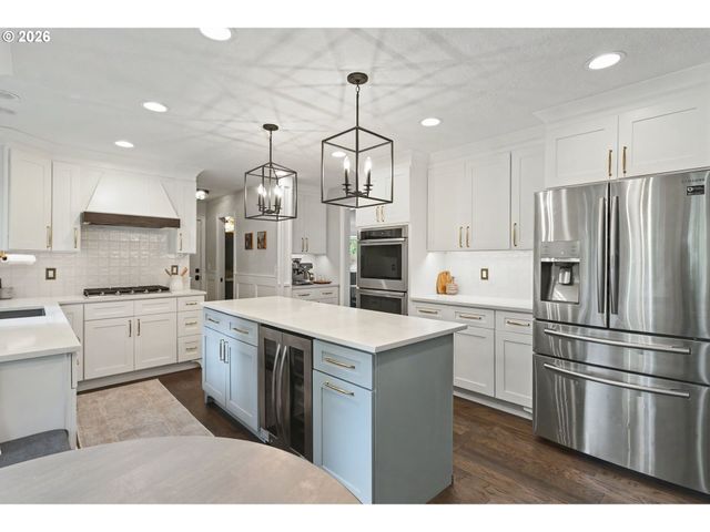 4004 MELISSA Dr, Lake Oswego, OR 97034