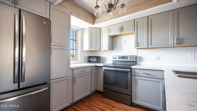 2020 W UNION HILLS Drive 246, Phoenix, AZ 85027