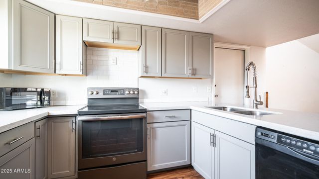 2020 W UNION HILLS Drive 246, Phoenix, AZ 85027