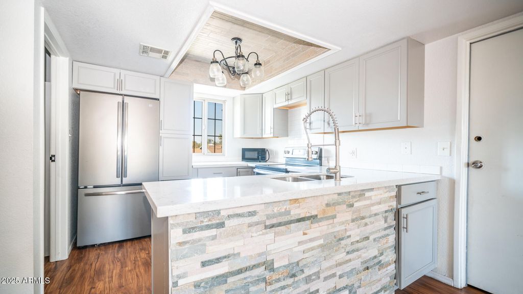 2020 W UNION HILLS Drive 246, Phoenix, AZ 85027