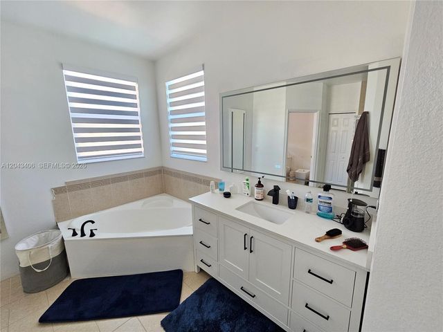 15561 SW 31st Ln 0, Miami, FL 33185