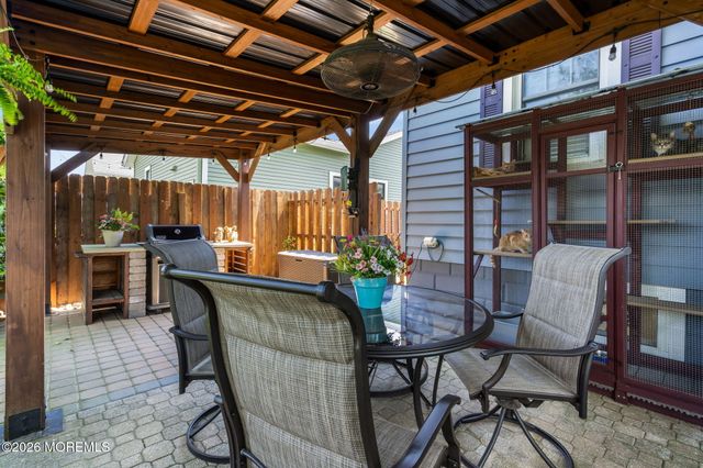 31 Windsor Court, Neptune City, NJ 07753