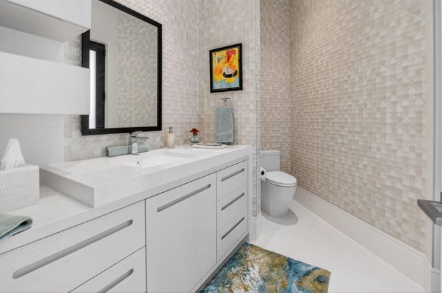 6960 Lake Estates Court, Boca Raton, FL 33496