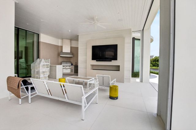 6960 Lake Estates Court, Boca Raton, FL 33496