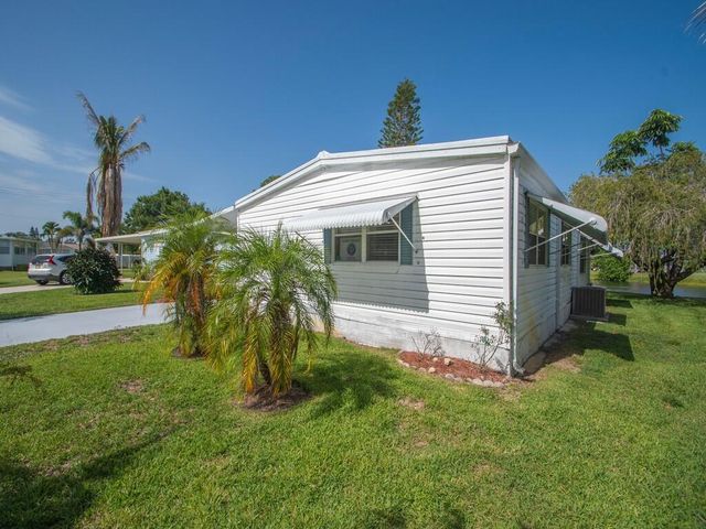 42 Village Lane, Jensen Beach, FL 34957
