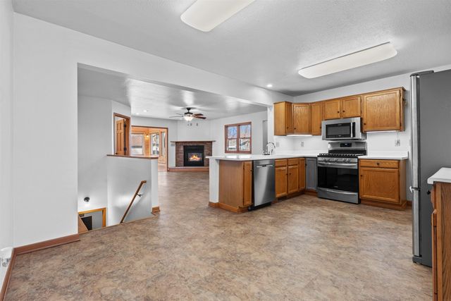 860 Juniper Drive, Waterloo, IA 50702