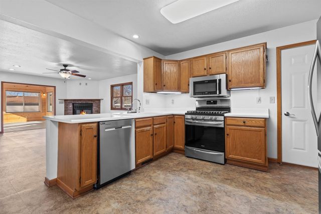 860 Juniper Drive, Waterloo, IA 50702