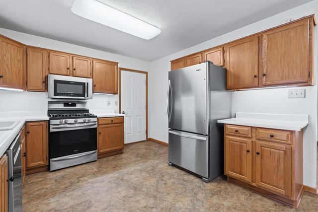 860 Juniper Drive, Waterloo, IA 50702