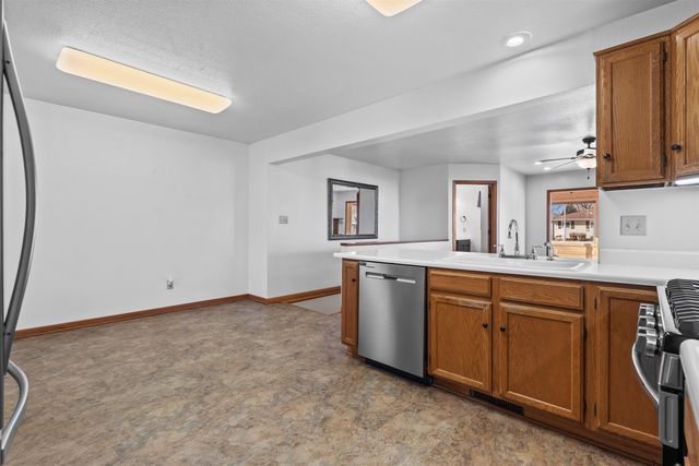 860 Juniper Drive, Waterloo, IA 50702