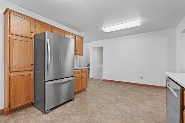 860 Juniper Drive, Waterloo, IA 50702