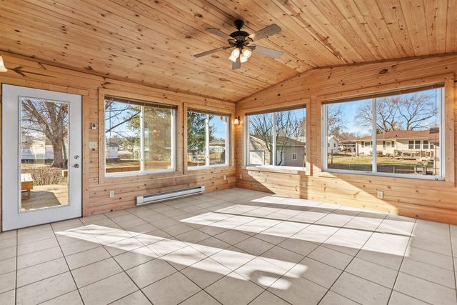 860 Juniper Drive, Waterloo, IA 50702