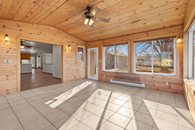 860 Juniper Drive, Waterloo, IA 50702