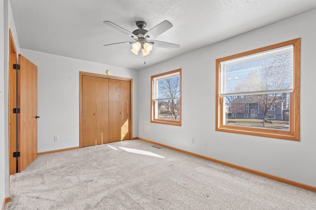 860 Juniper Drive, Waterloo, IA 50702