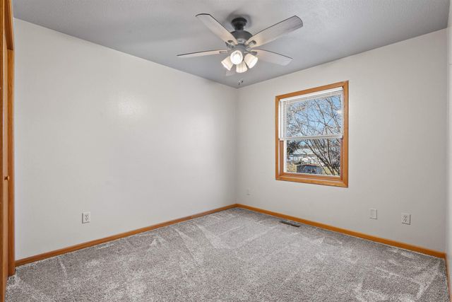 860 Juniper Drive, Waterloo, IA 50702