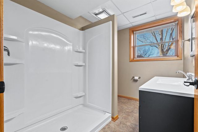 860 Juniper Drive, Waterloo, IA 50702