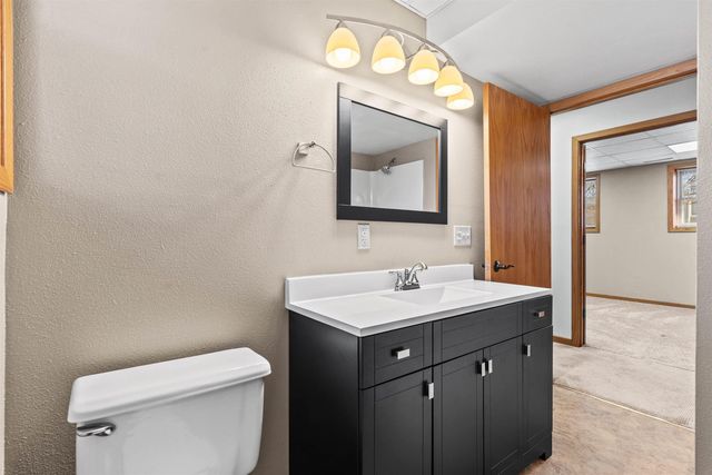 860 Juniper Drive, Waterloo, IA 50702