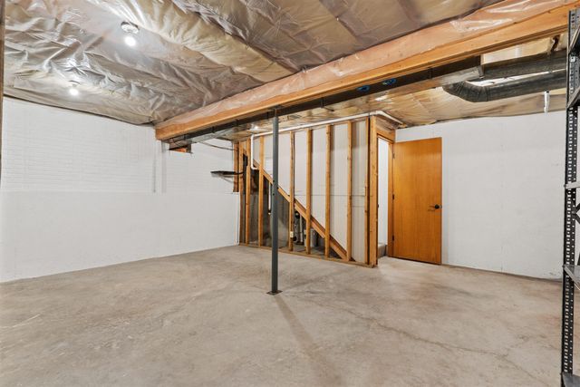 860 Juniper Drive, Waterloo, IA 50702