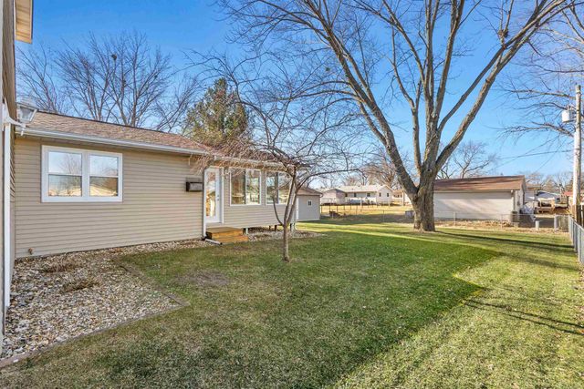 860 Juniper Drive, Waterloo, IA 50702