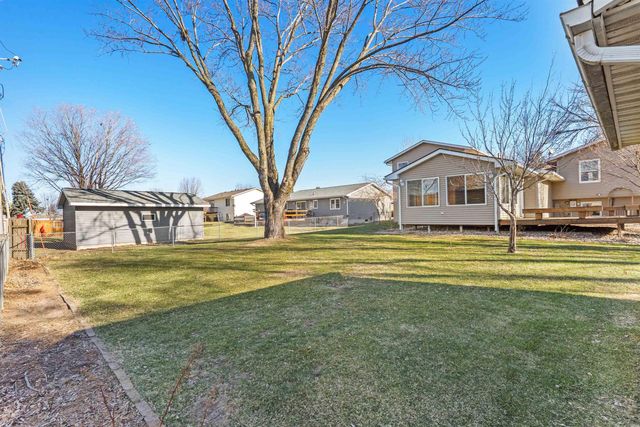 860 Juniper Drive, Waterloo, IA 50702