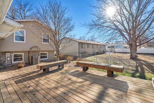 860 Juniper Drive, Waterloo, IA 50702