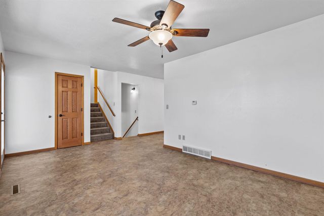 860 Juniper Drive, Waterloo, IA 50702