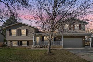 860 Juniper Drive, Waterloo, IA 50702