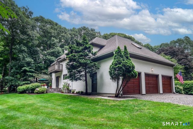 5 Dry River Court, Redding, CT 06896